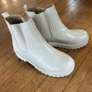 Women Lug Sole Low Heel Chelsea Fashion Ankle Bootie w/Double Elastic Gore